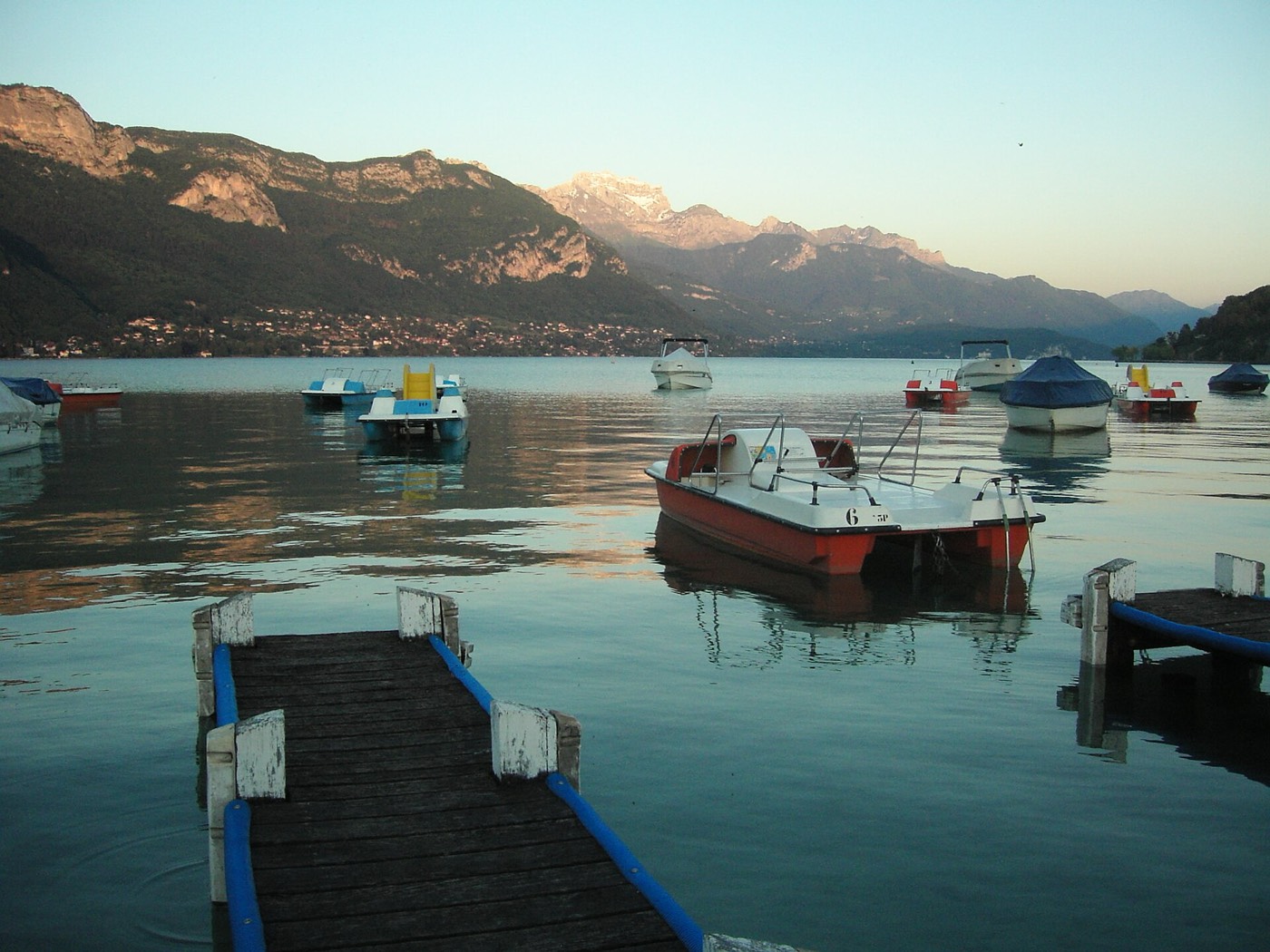 Le lac d'Annecy et ses montagnes